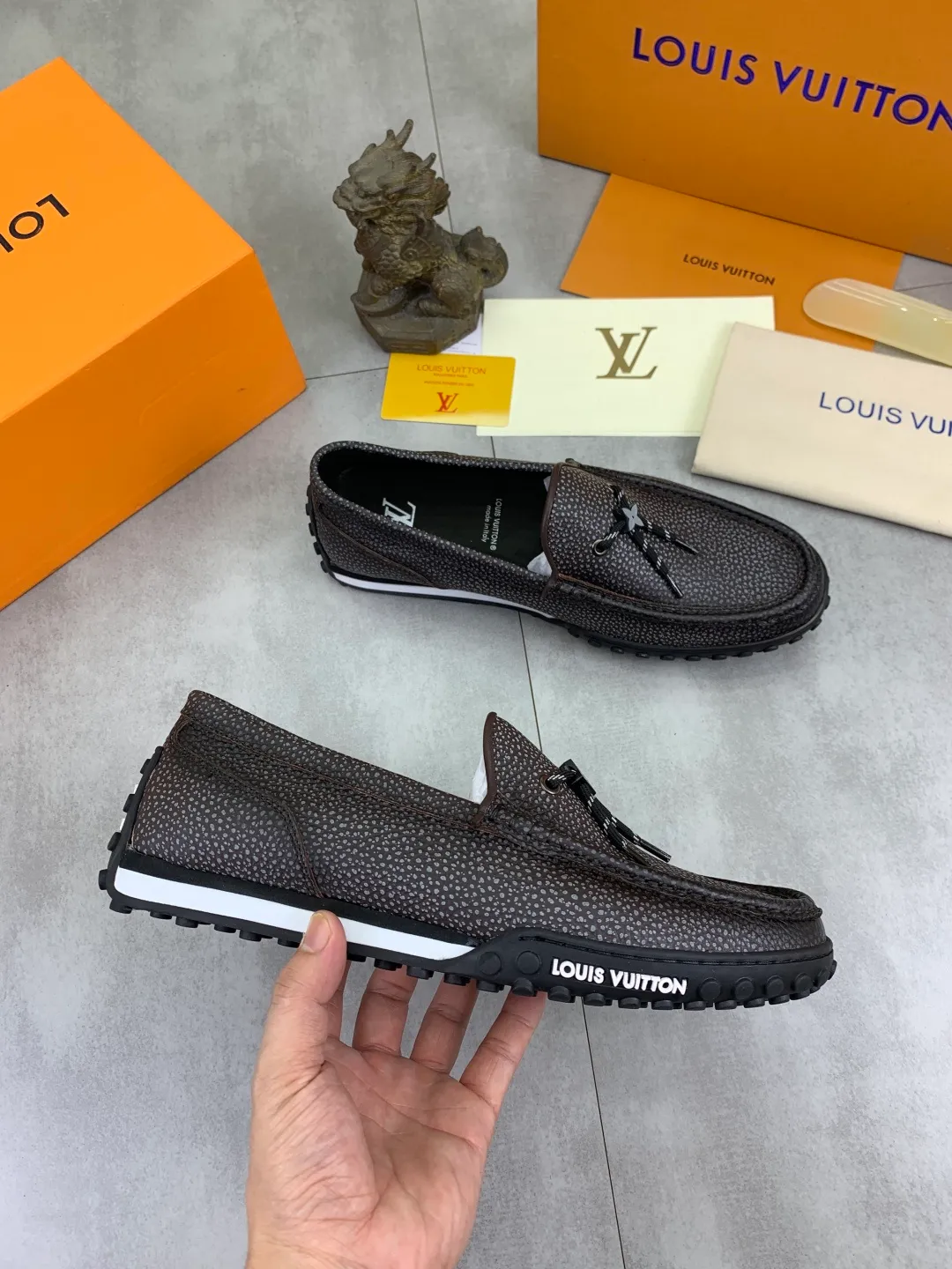 Men's Men's Shoes 💰P640 New Style 💶[LOUIS VUITTON] Water-dyed Niuli Original Order New Style 🍀LV Louis Vuitton *——Top version of LV classic leather shoes! Made of imported original calfskin, original leather side strips and wear-resistant high-end rubber outsole! High quality products! Color: black optional Size: 39-45
